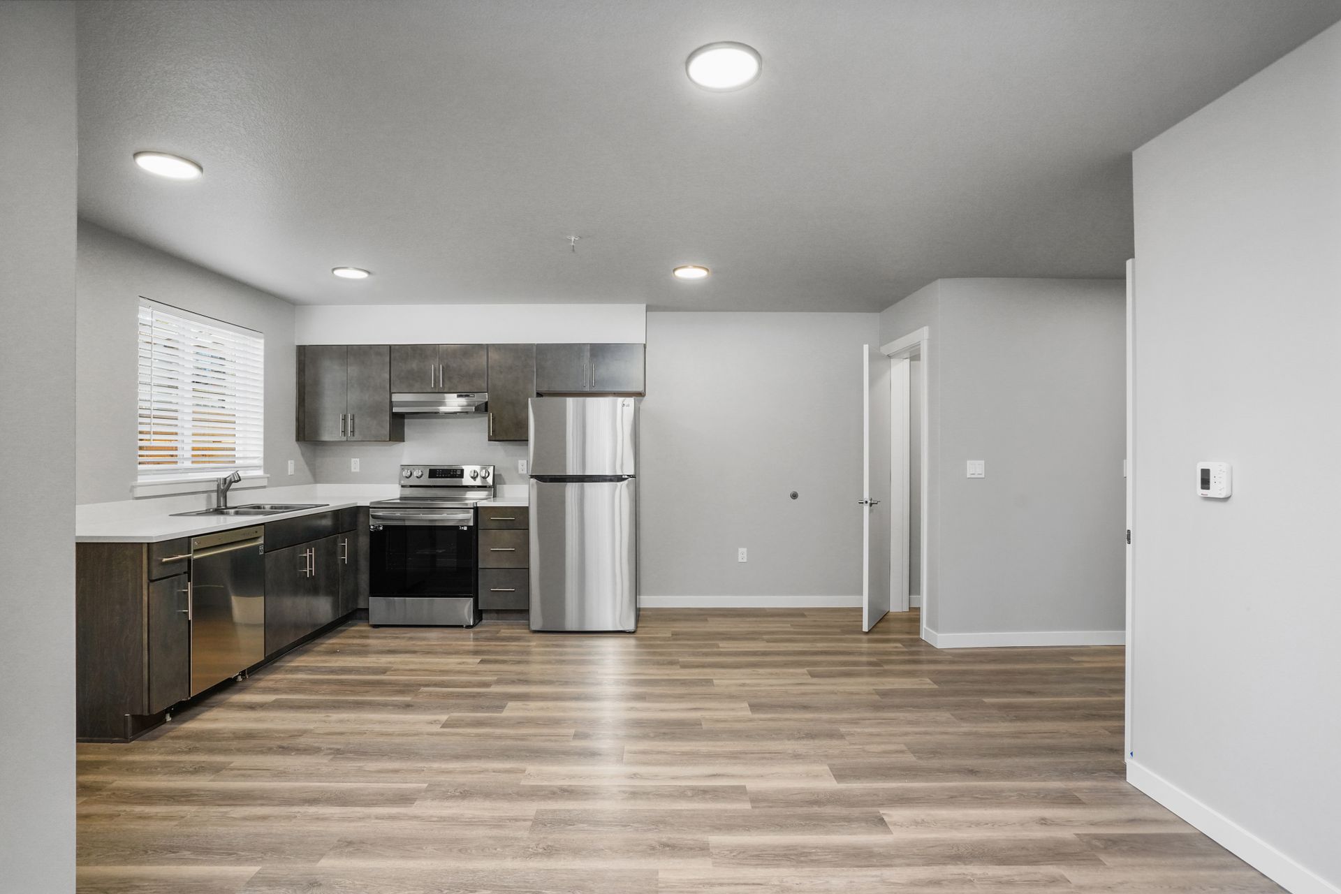 Salem Apartment: 4370-4374 Fisher Road NE