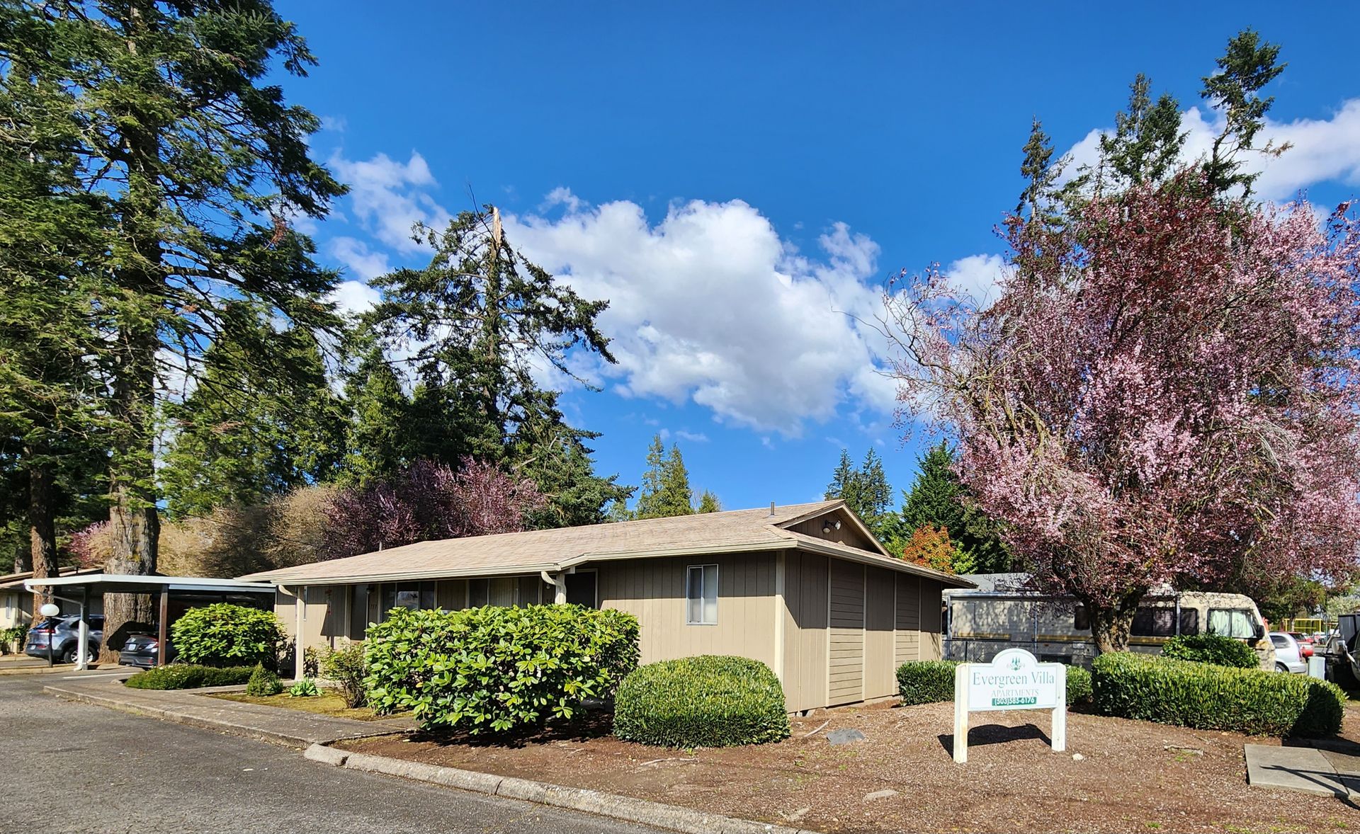 Keizer Apartment: 687-759 Bever Drive NE