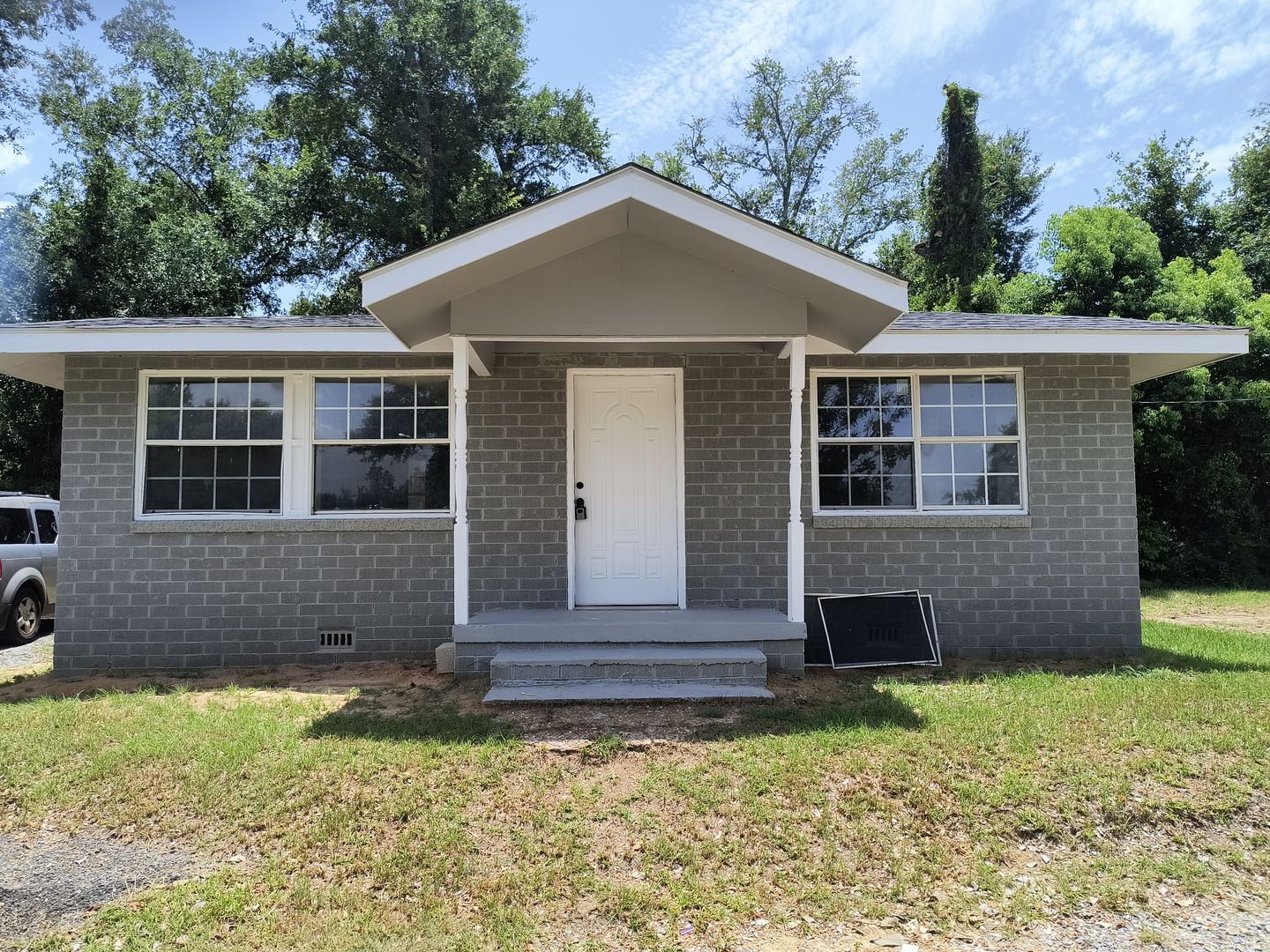 Moss Point House: 4407 Tram St