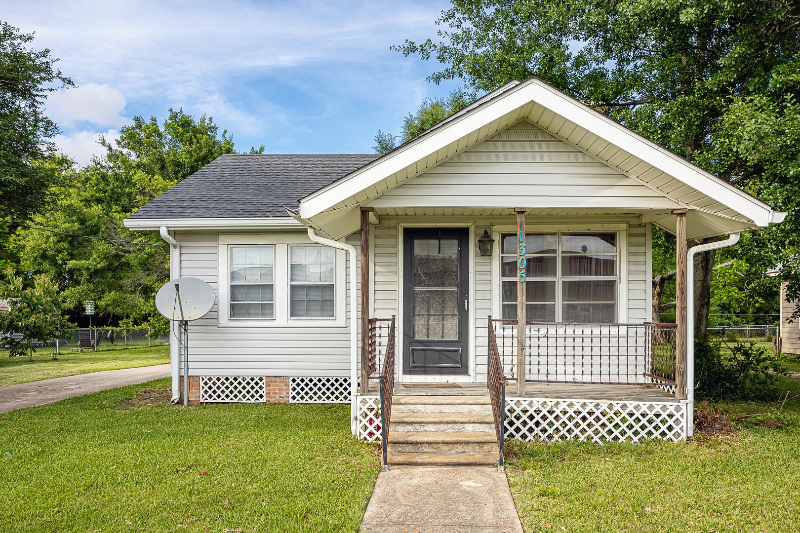 Pascagoula House: 1305 Joe Avenue