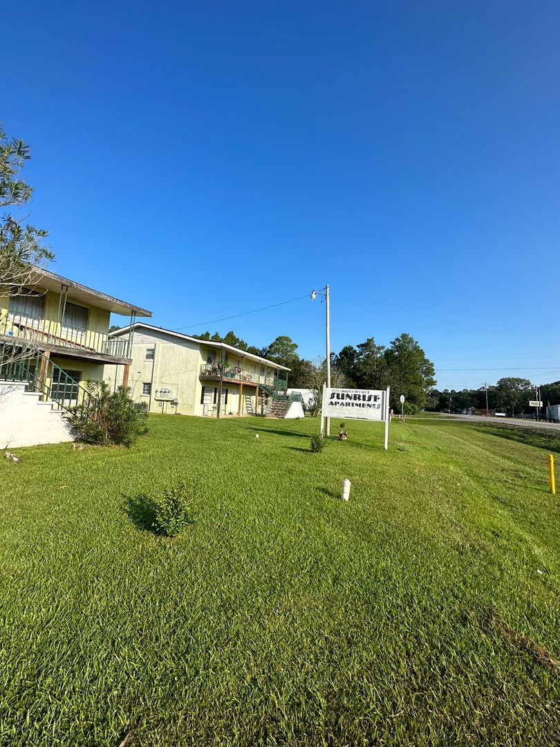 Moss Point Apartment: 8429 Highway 613