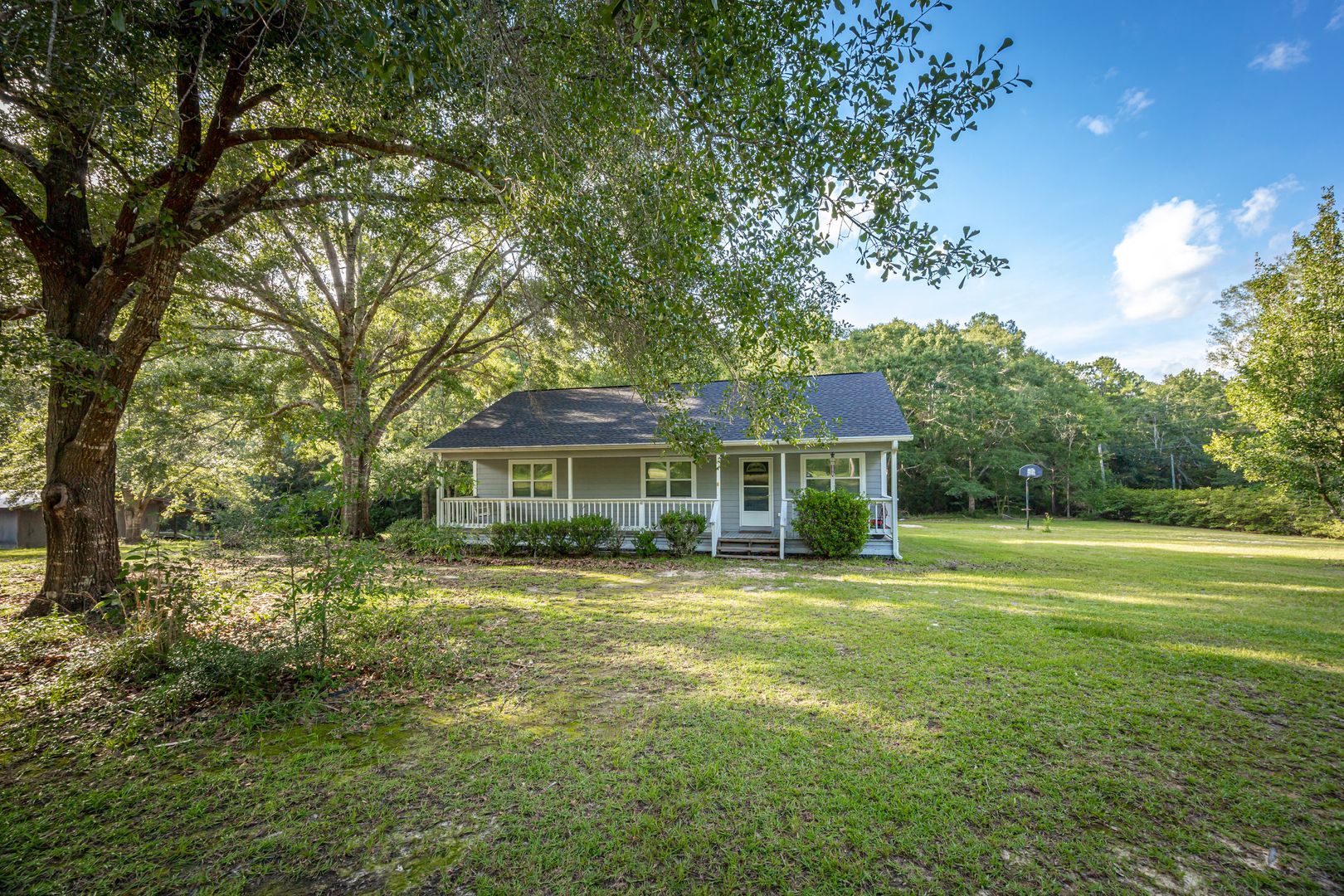Saucier House: 20608 Scarborough Road