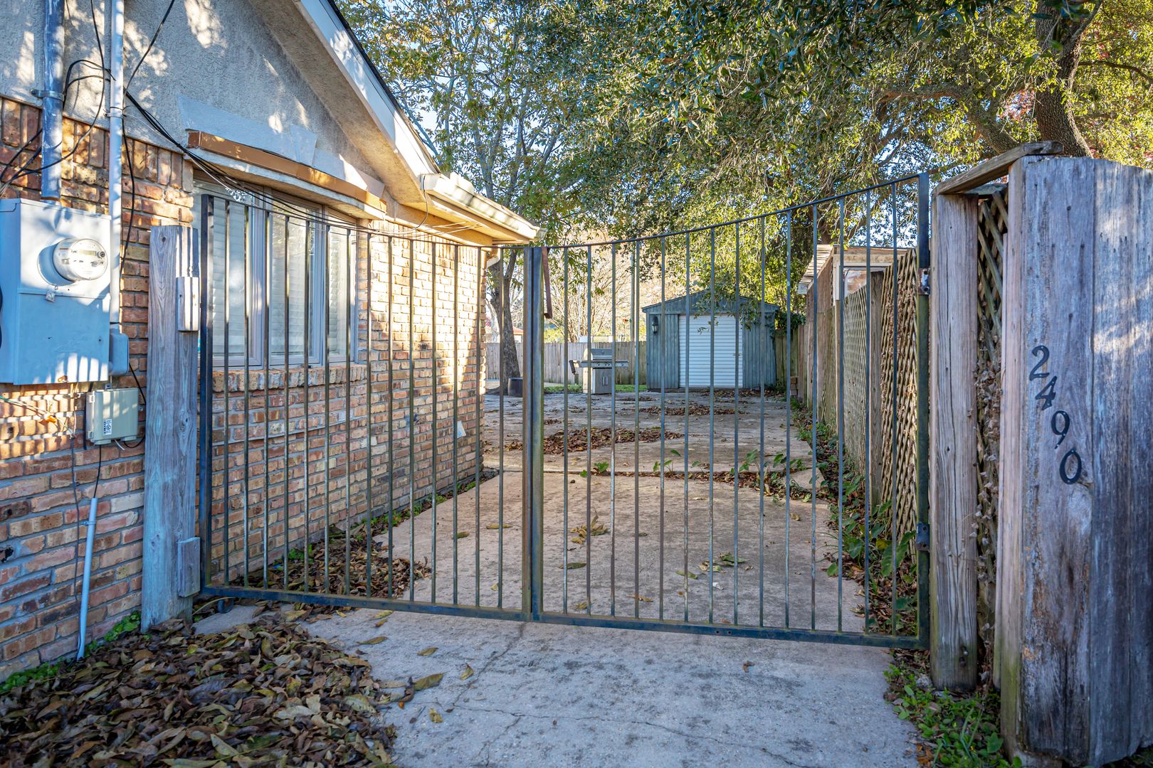 Biloxi House: 2490 S Shore Drive