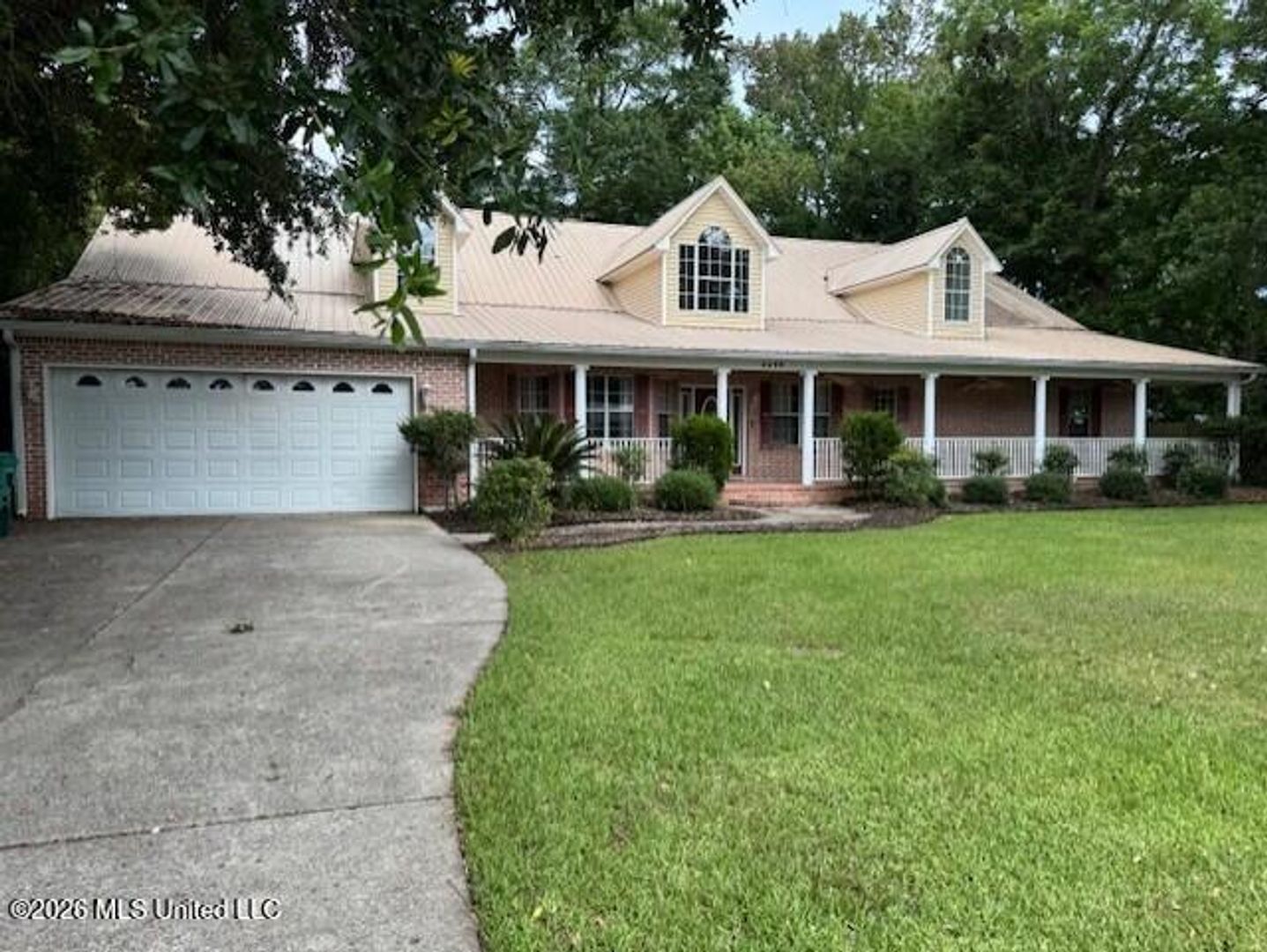 Moss Point House: 5300 Beardslee Street