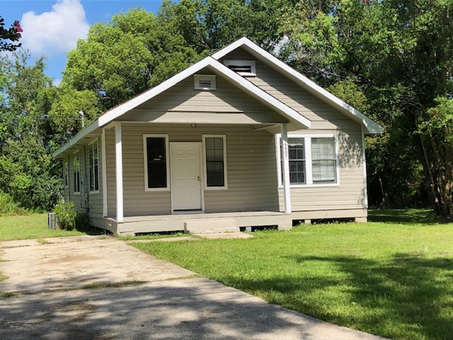 Moss Point House: 4807 Hilma St.