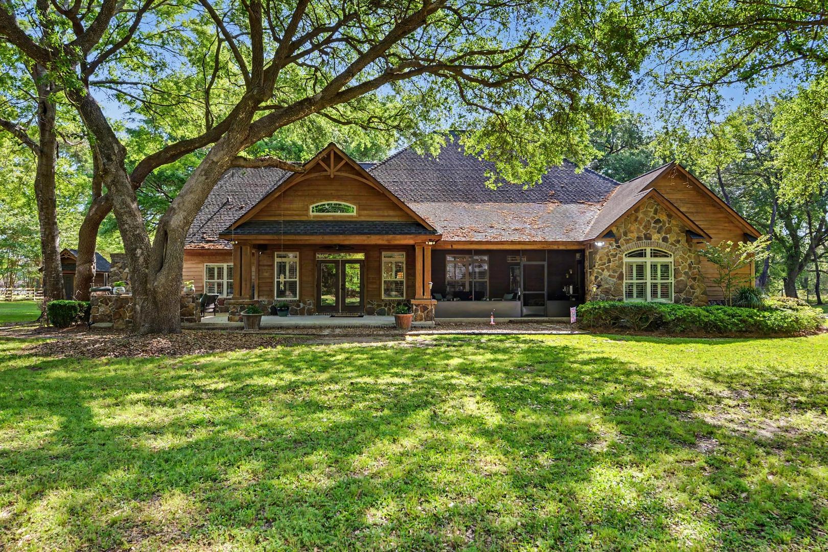 Moss Point House: 17713 Highway 613