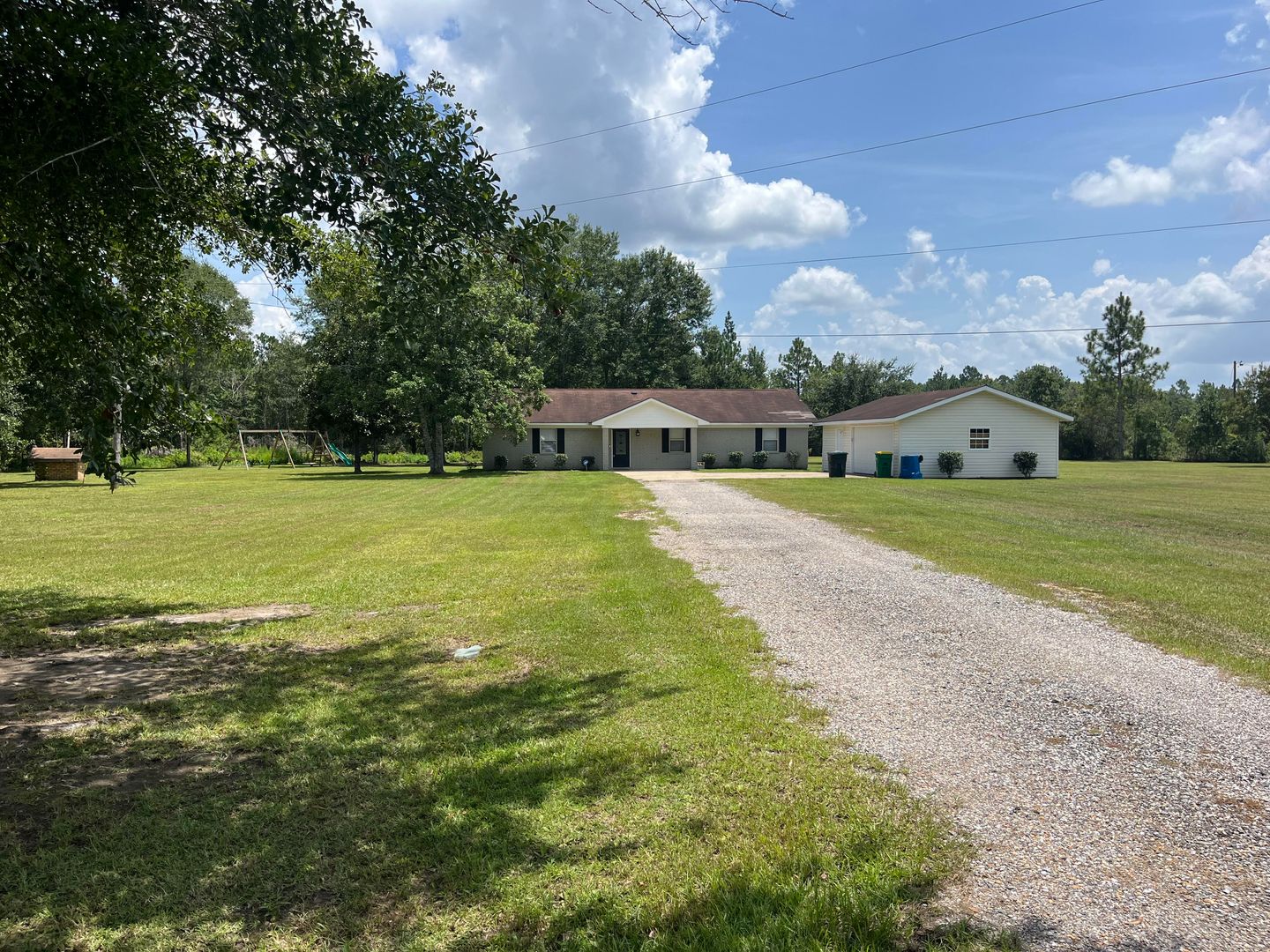 Moss Point House: 14600 Hwy 613