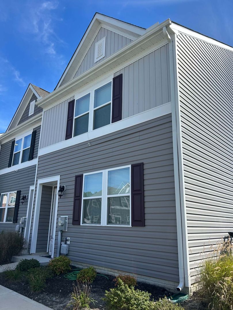 Salisbury House: 851 Derwent Ln.