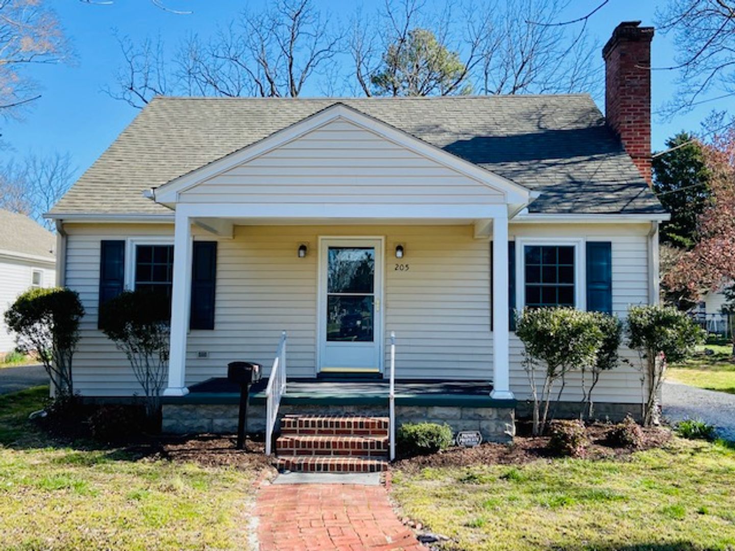 Salisbury House: 205 W London Ave