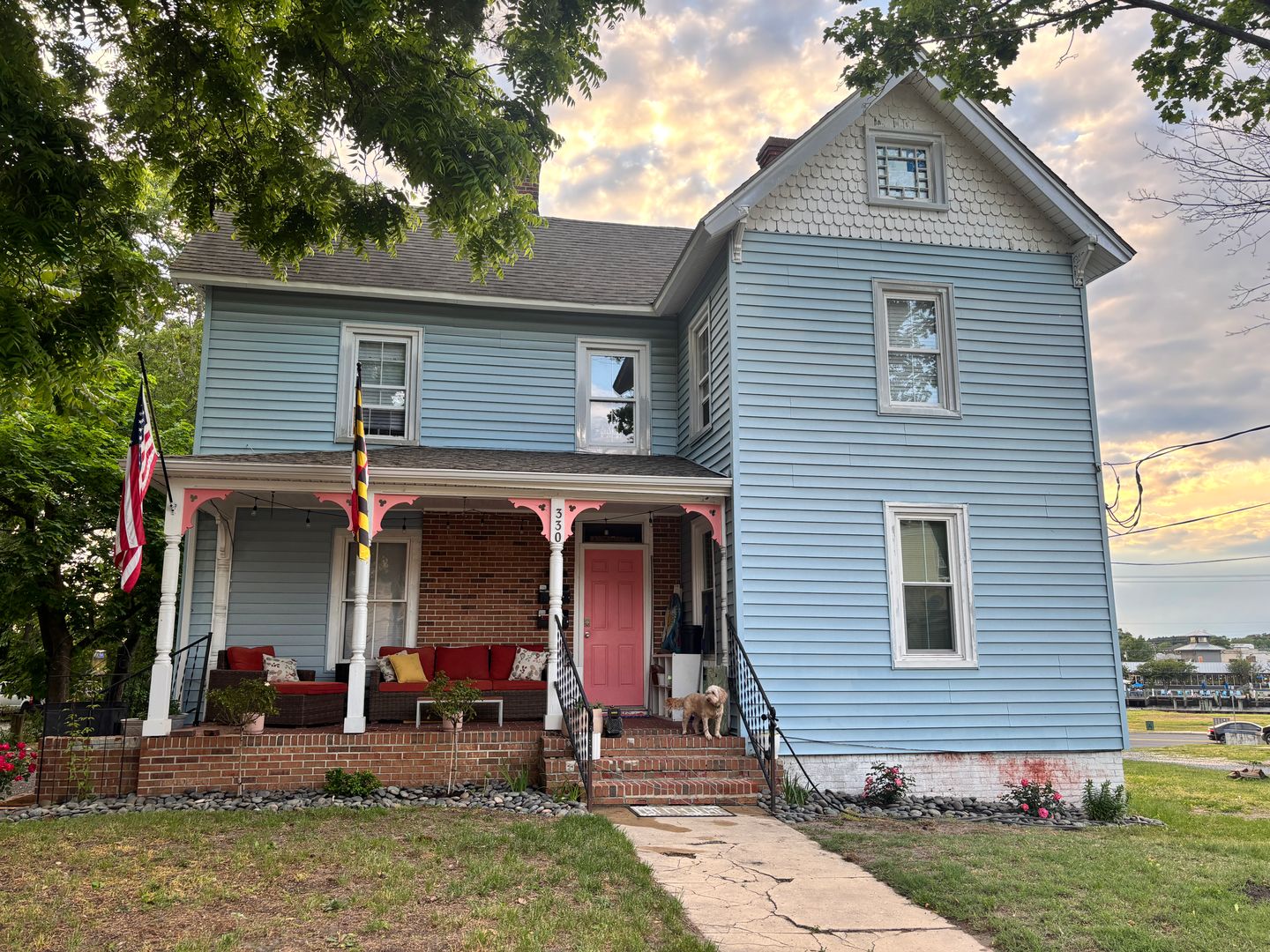 Charming Second-Floor Apartment Apatrtment in Prime Salisbury Location