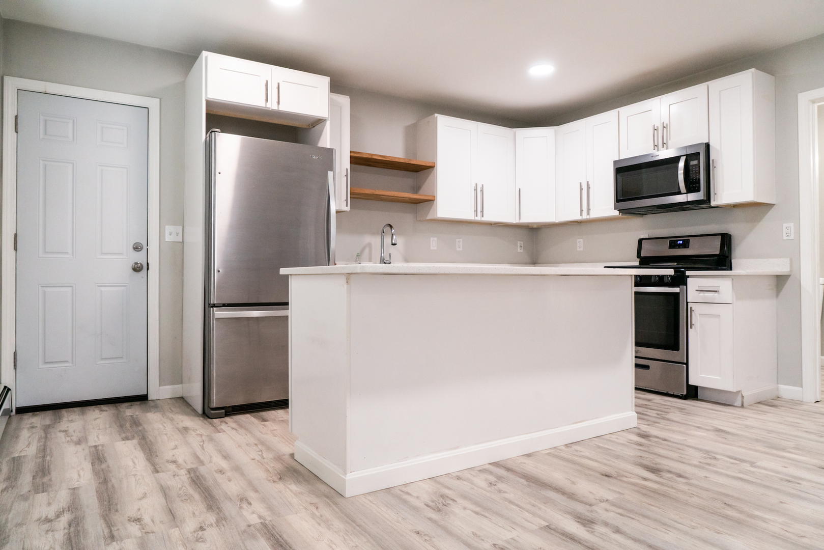 Cranston Apartment: 6 Royal Ave.