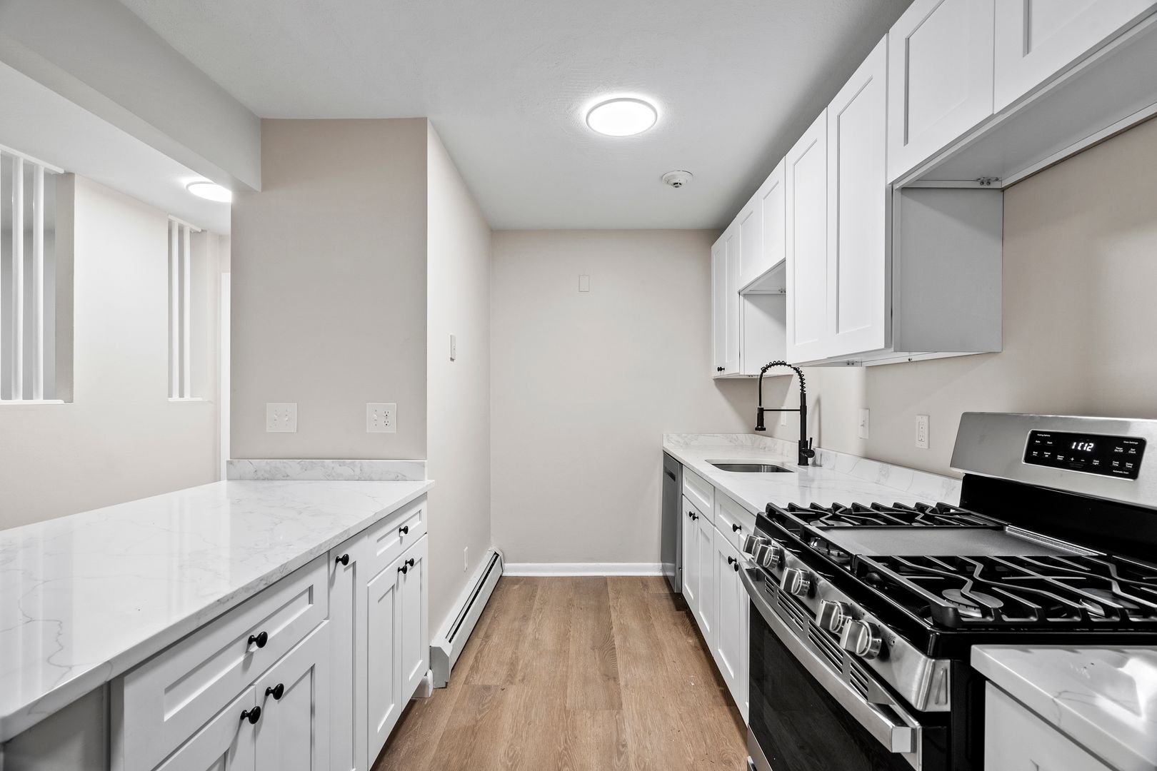 Cranston Apartment: 283-435 Oaklawn Ave - 433 Oaklawn Ave Unit 104