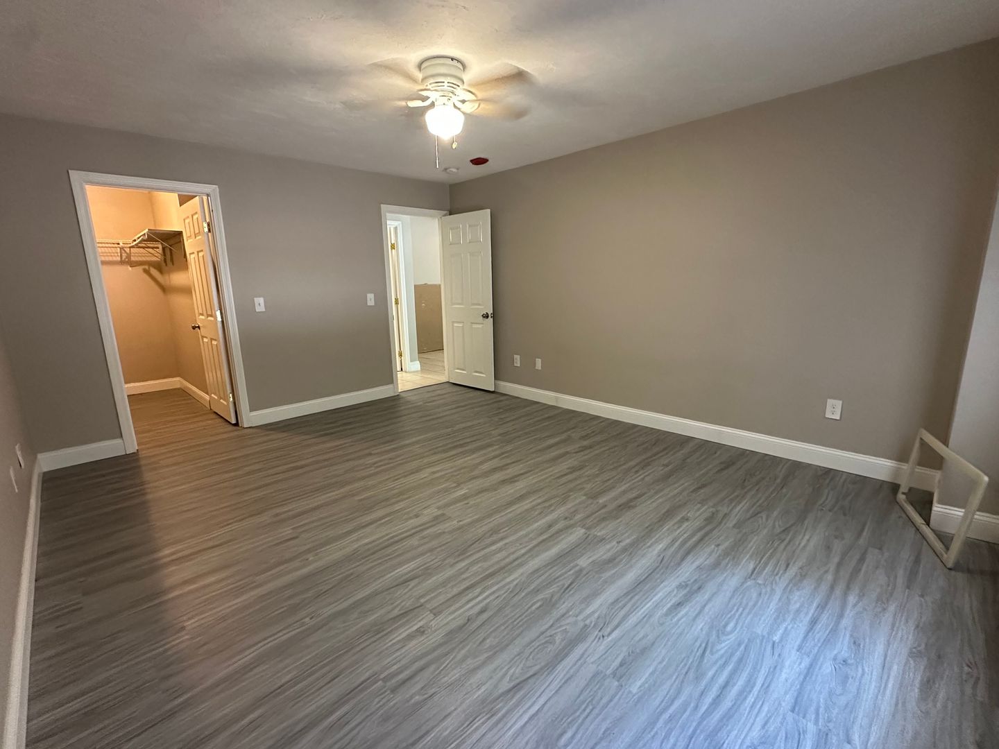 Cranston Apartment: 283-435 Oaklawn Ave - 435 Oaklawn Ave Unit 114