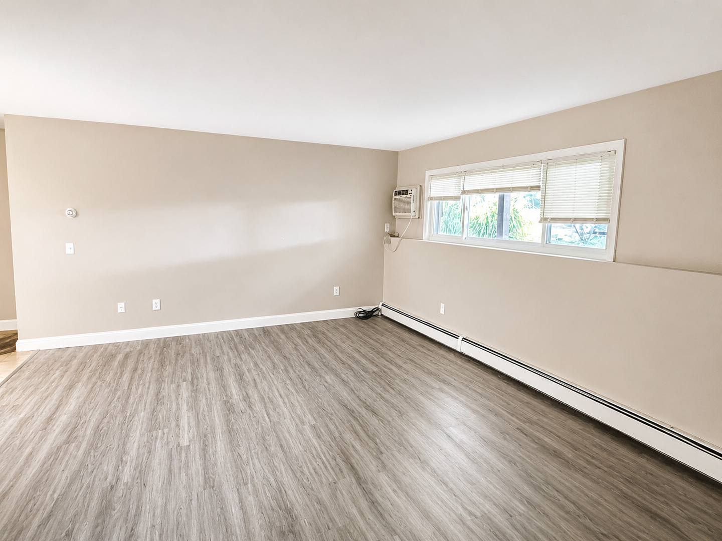 Cranston Apartment: 283-435 Oaklawn Ave - 435 Oaklawn Ave Unit 114