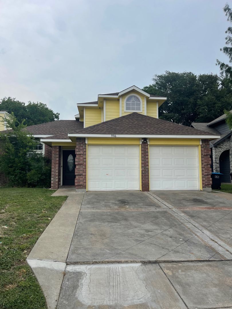 Fort Worth House: 5516 Stone Meadow Ln
