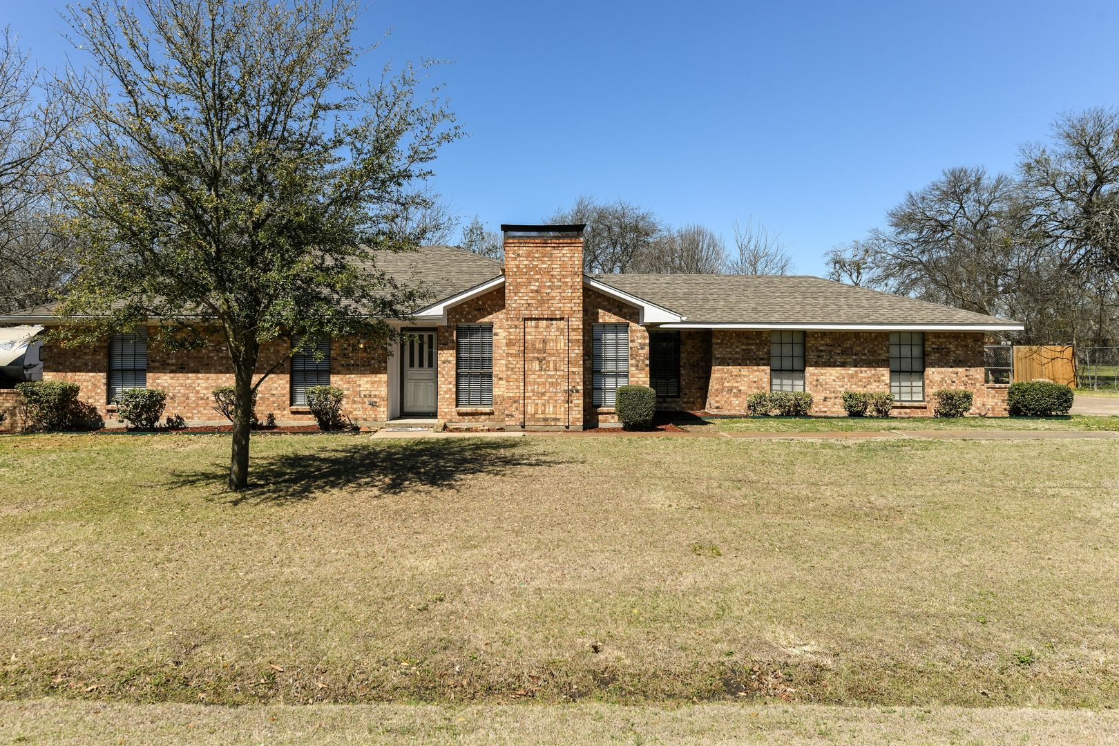 Red Oak House: 205 Josey Ln