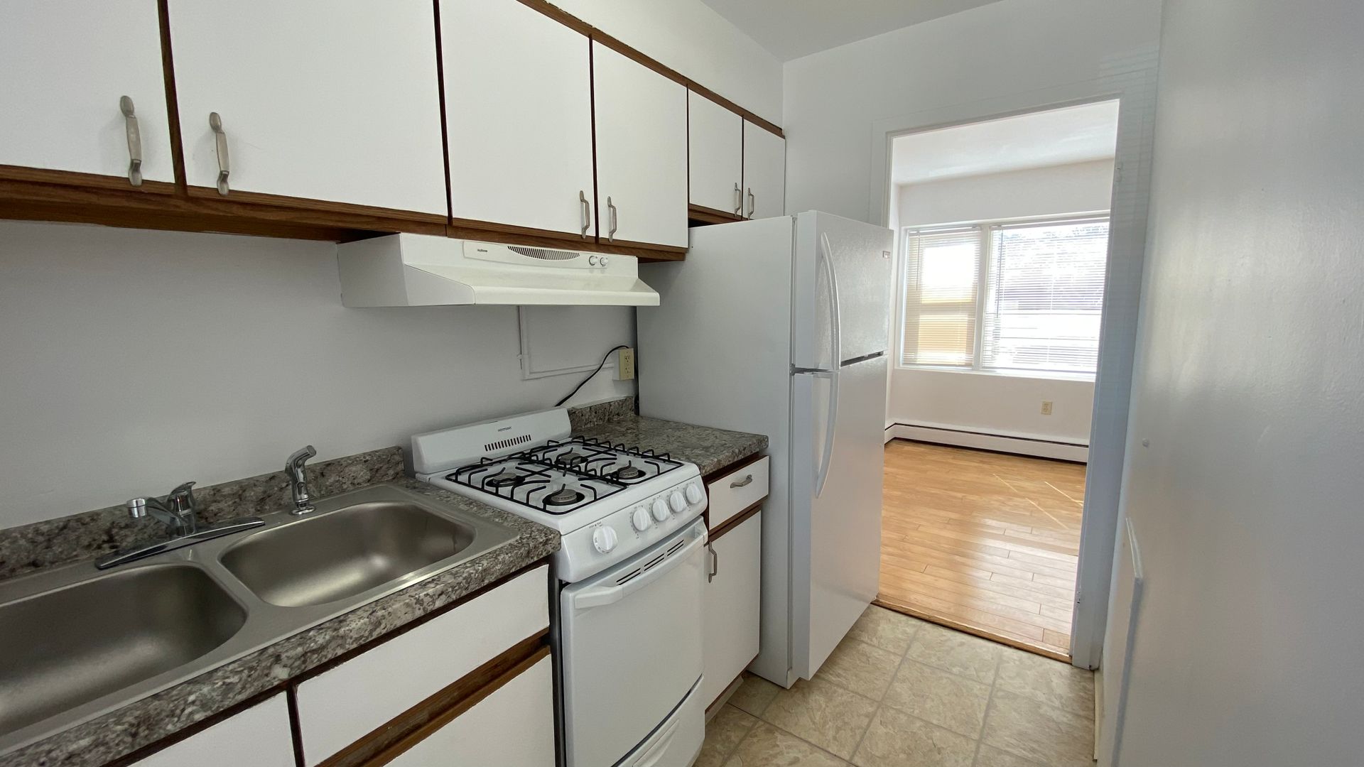 Minneapolis Apartment: 3421 & 3429 Emerson Ave S