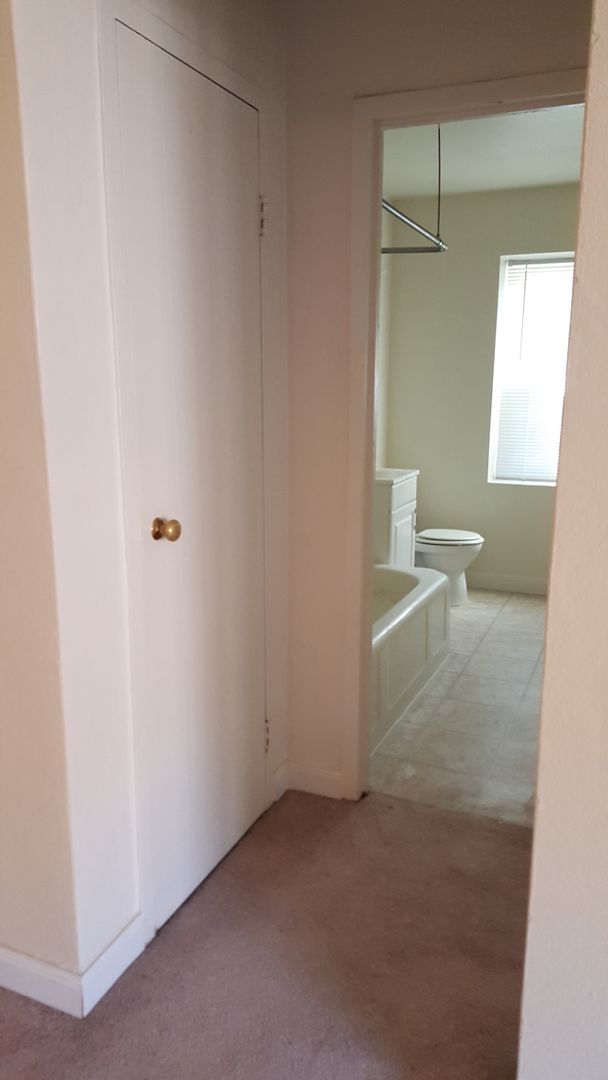 Minneapolis Apartment: 3421 & 3429 Emerson Ave S