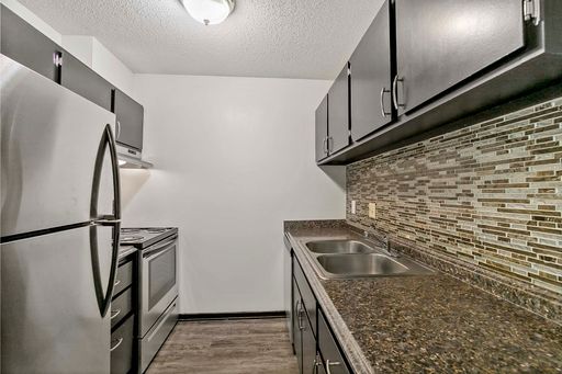 SMOKE FREE Second Floor 2 Bedroom, 1.5 Bath Corner Unit with a beautiful view, vinyl flooring and balcony – photo 1