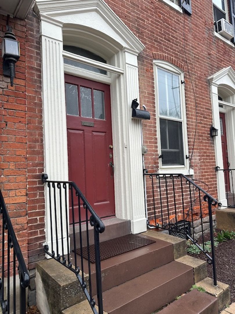 Strasburg Apartment: 19 East Main Street