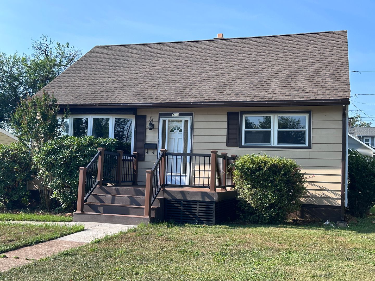 Middletown House: 122 East Roosevelt Ave