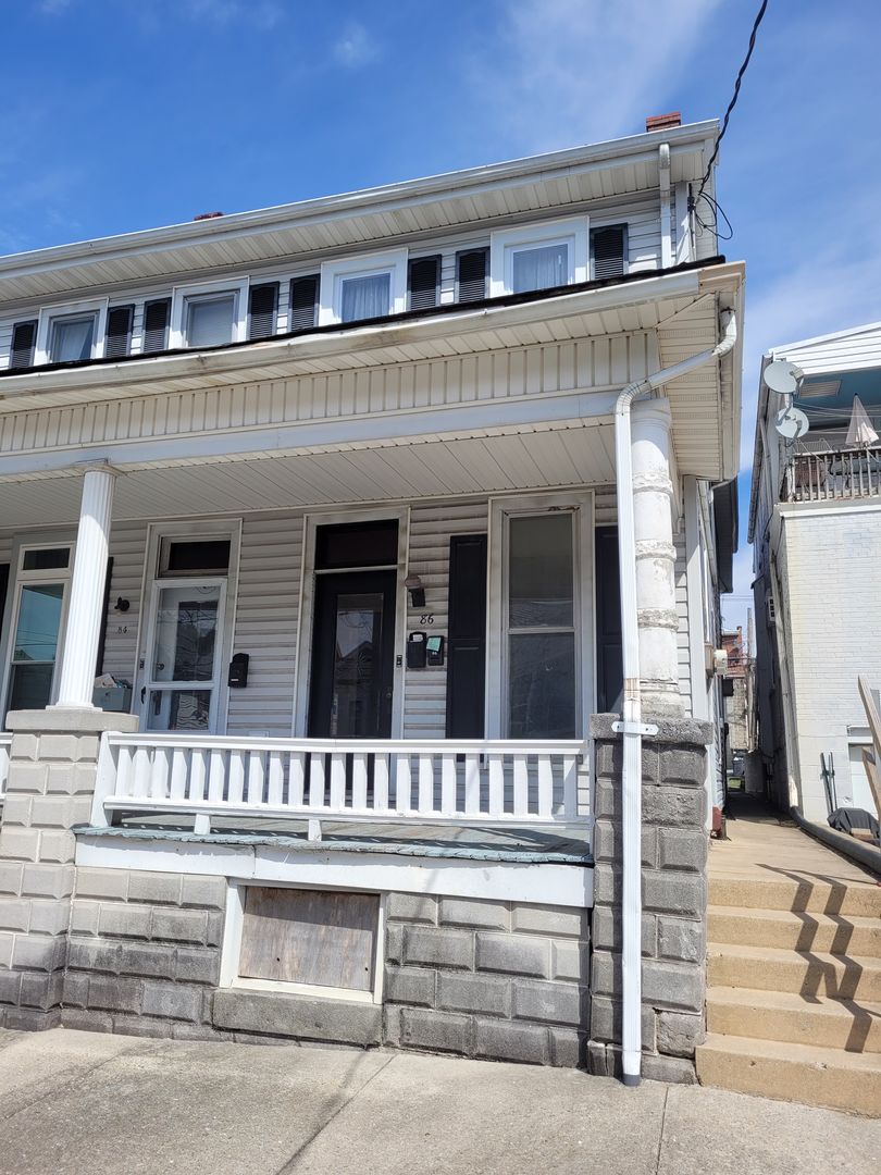 Ephrata Apartment: 86 East Franklin Street