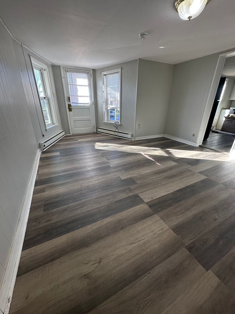 Palmyra Apartment: 127 Schoolhouse Road