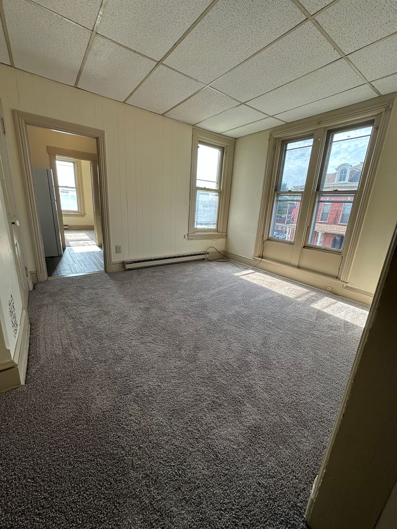 Columbia Apartment: 301 Chestnut Street