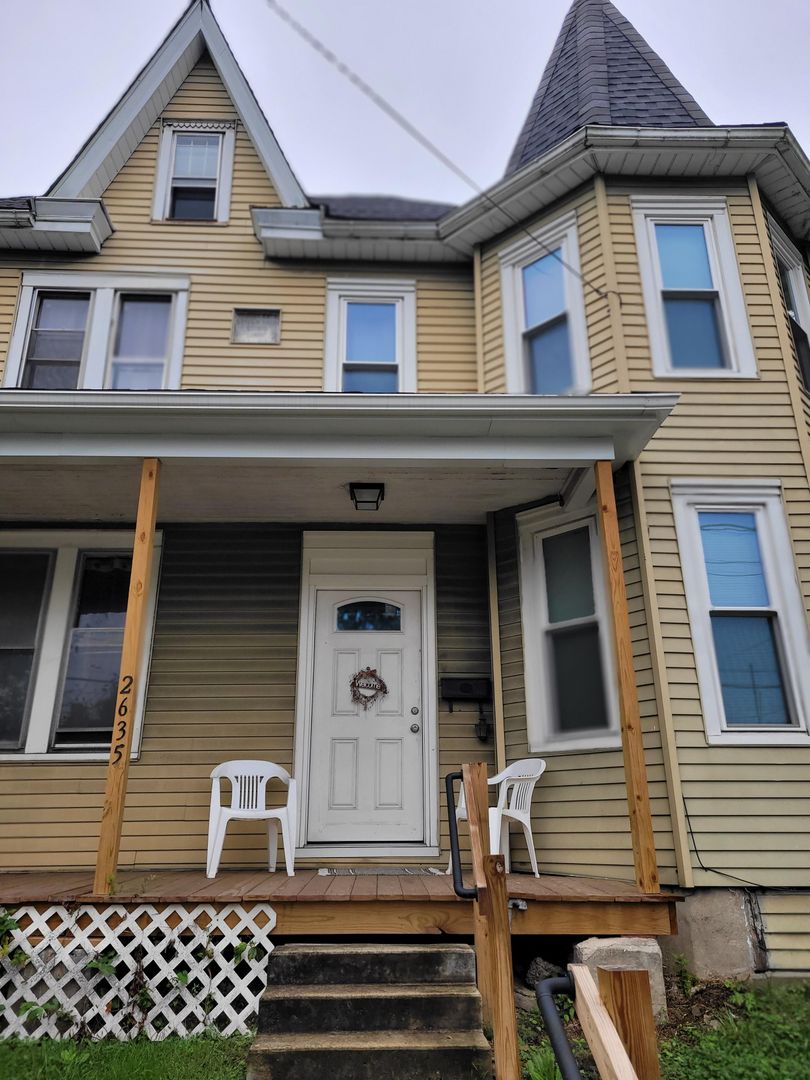 Lancaster House: 2635 Lititz Pike