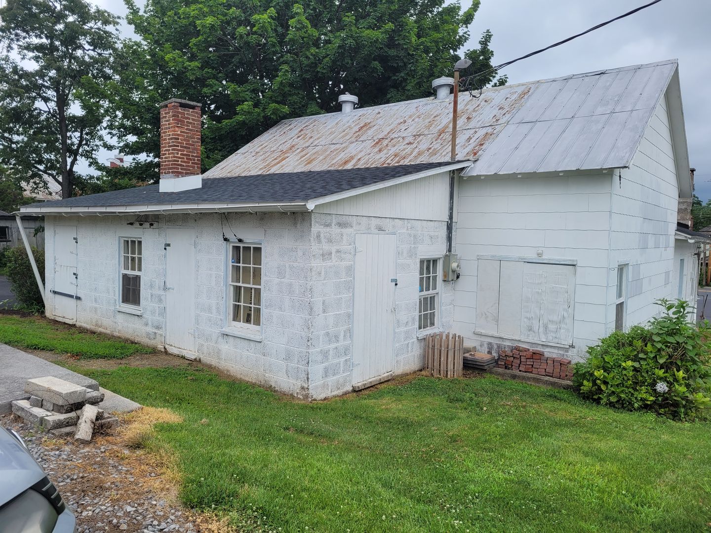 Palmyra House: 103 Schoolhouse Road Garage