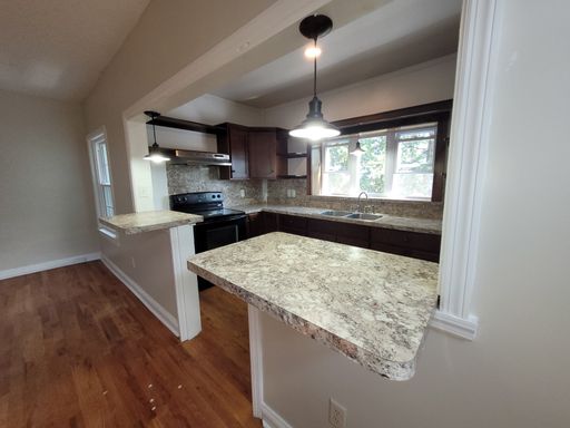 3 bedroom Lancaster – photo 1