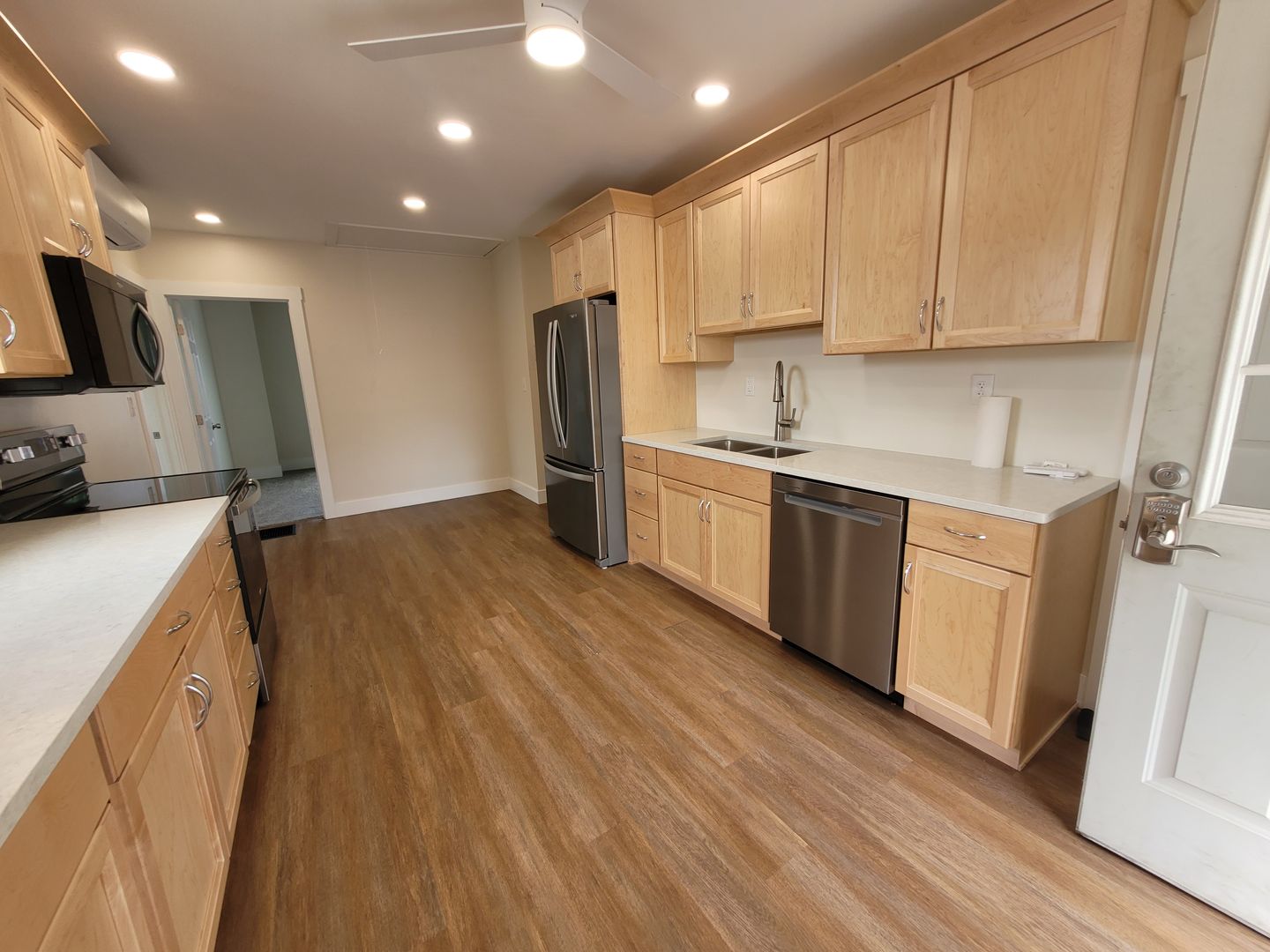 Cleona Apartment: 21 East Maple Street