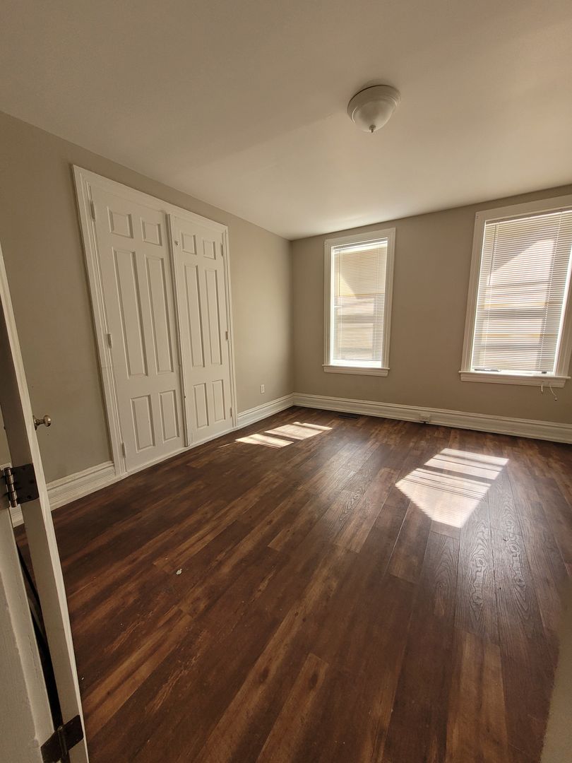 York Apartment: 257 East College Ave