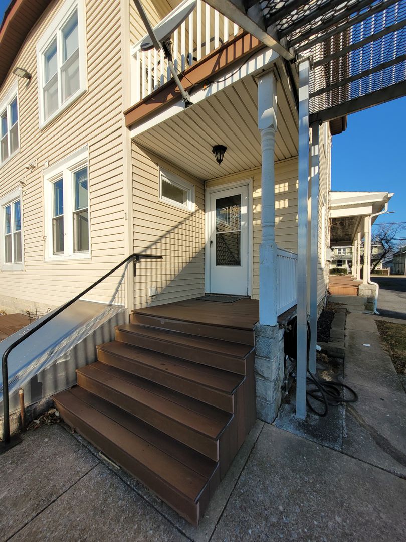 New Holland Apartment: 984 West Main Street