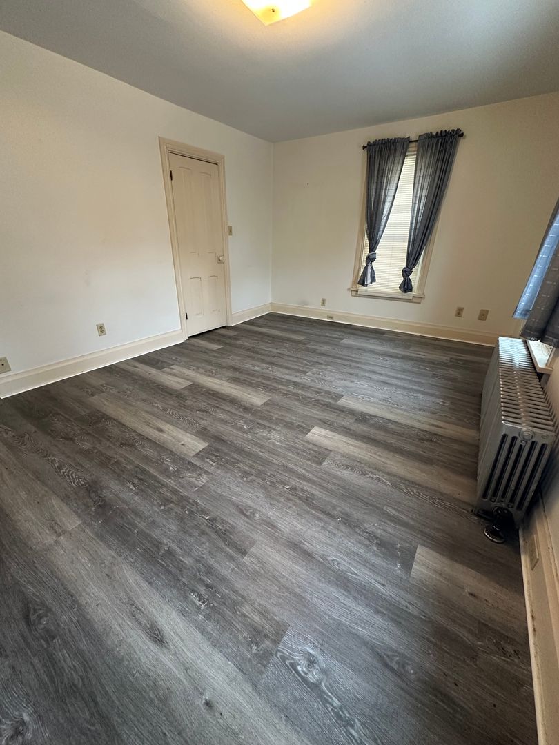 Palmyra Apartment: 40 North Chestnut Street