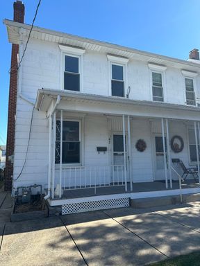 3 bedroom home in Palmyra-Most utilities included – photo 1