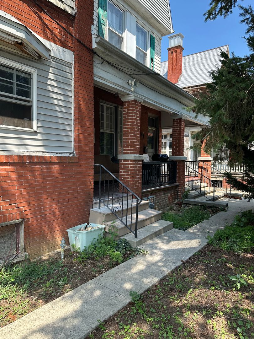 Lancaster Apartment: 905 East King Street