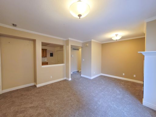Partially Furnished 2 bedroom, 1 bathroom apartment next to Temple Square – photo 1