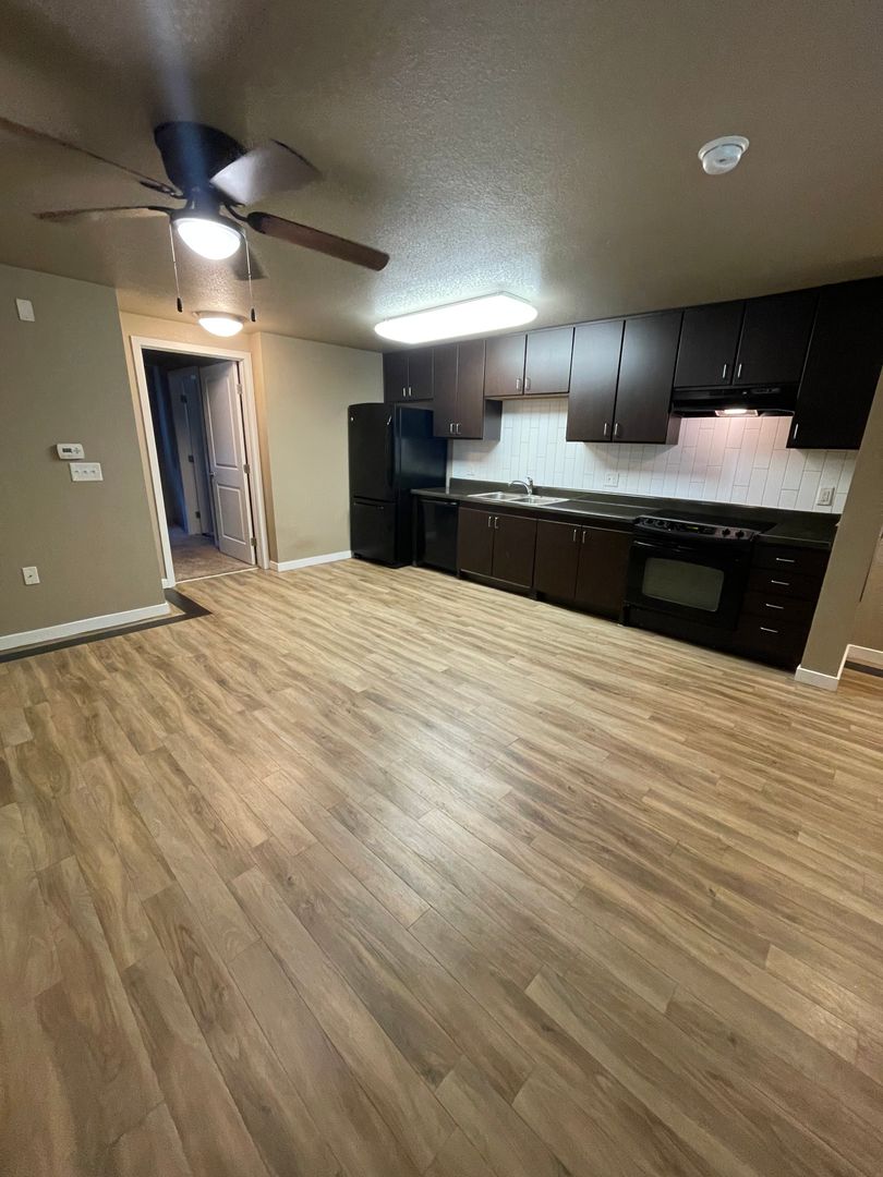 Englewood Apartment: 3550-3600 S. Delaware St