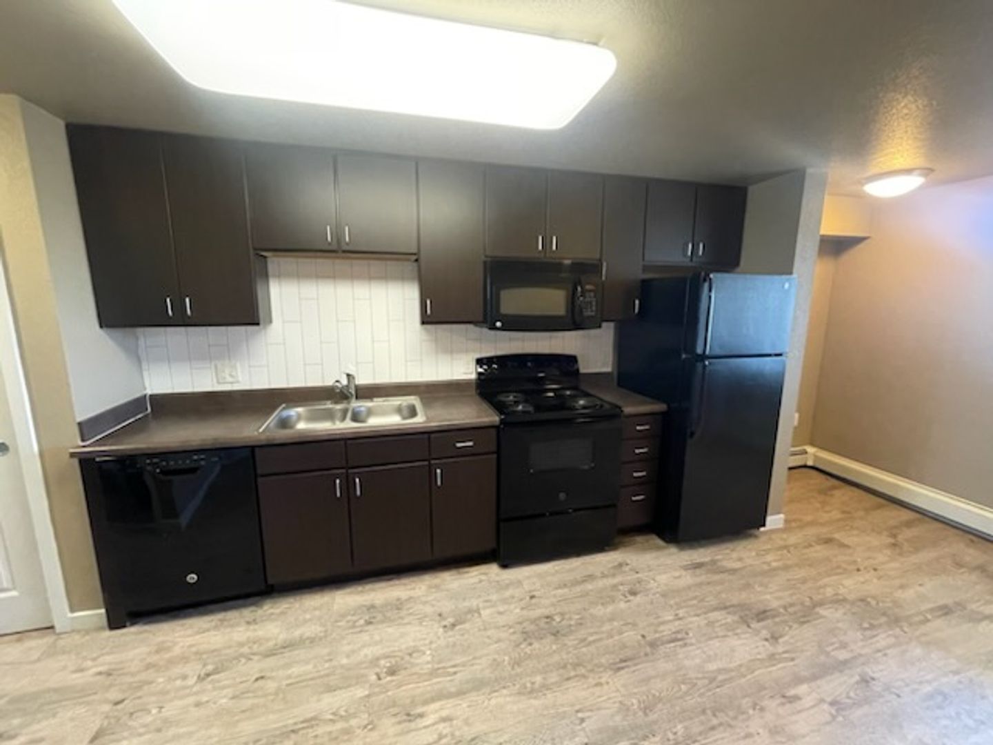 Englewood Apartment: 3550-3600 S. Delaware St