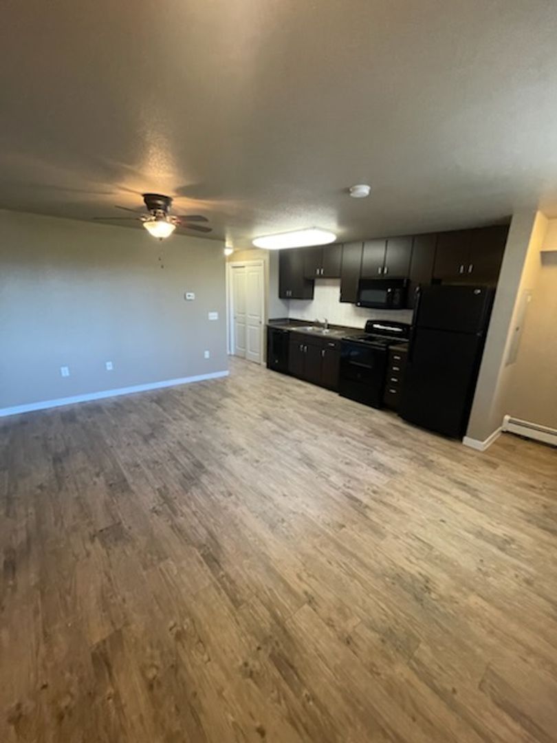 Englewood Apartment: 3550-3600 S. Delaware St