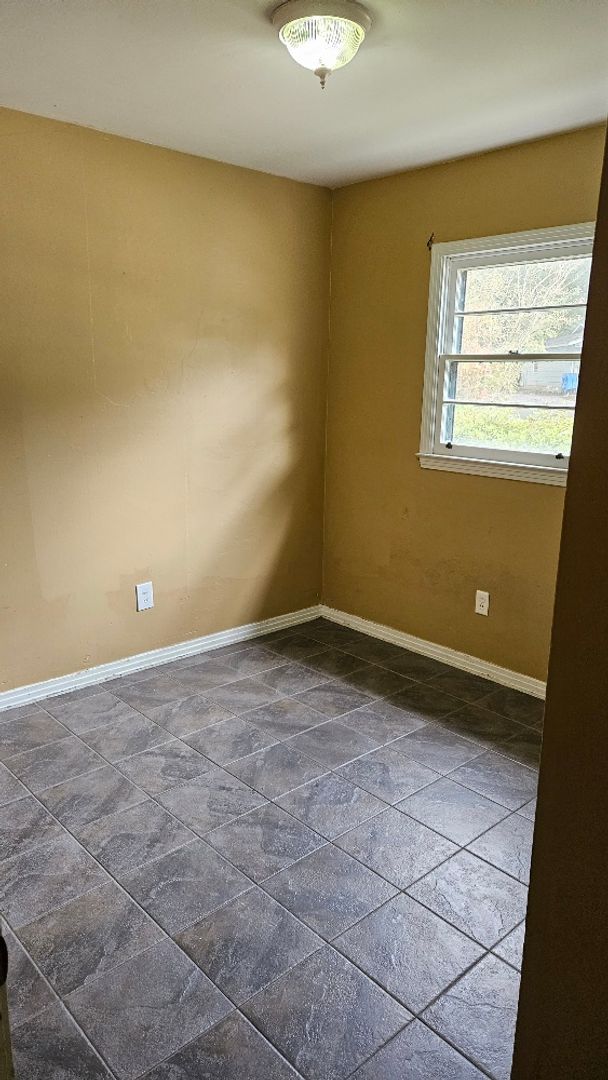 Mobile House: 1263 Amelia Ave