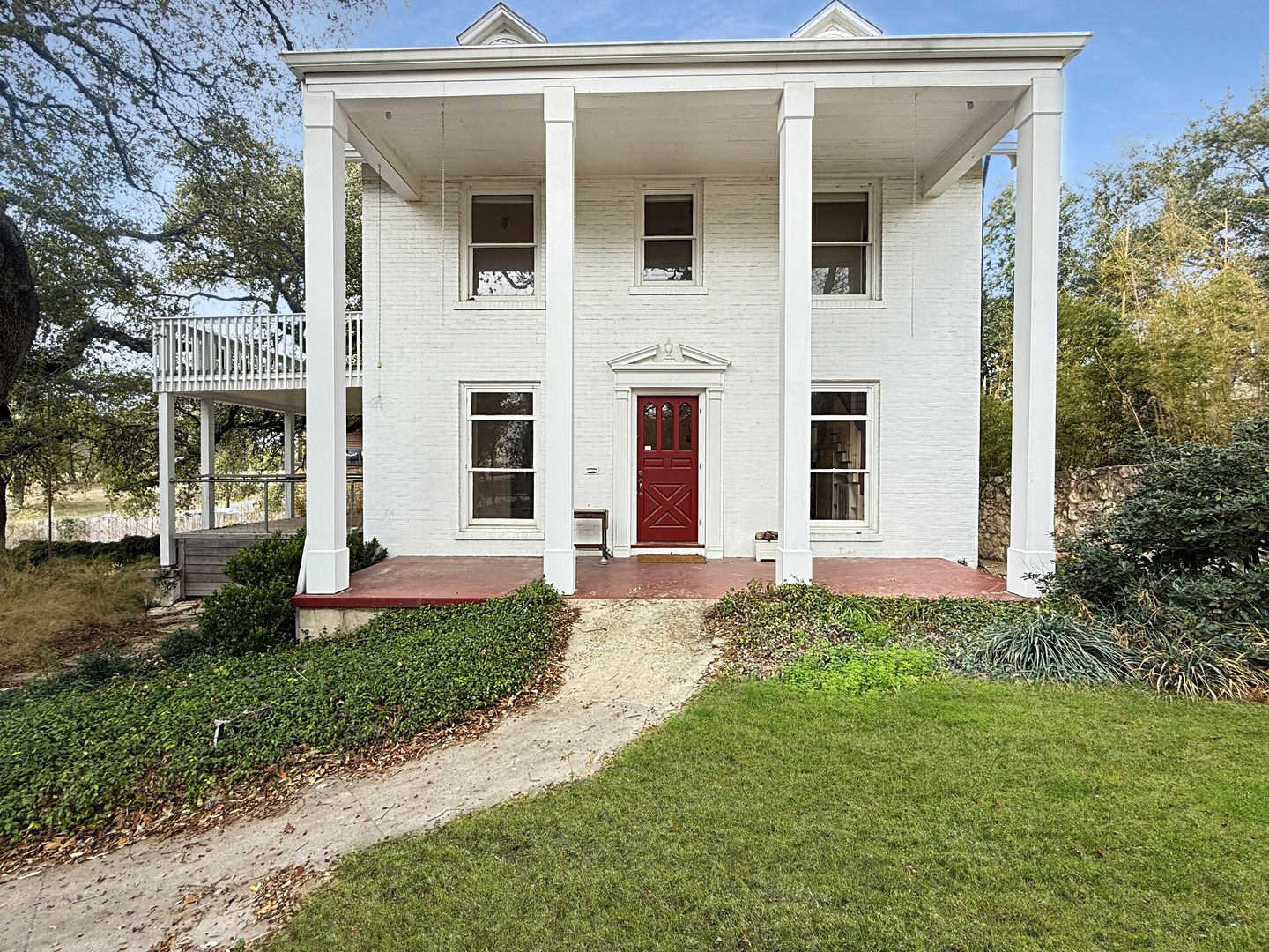 San Antonio House: 401 Shook Ave.