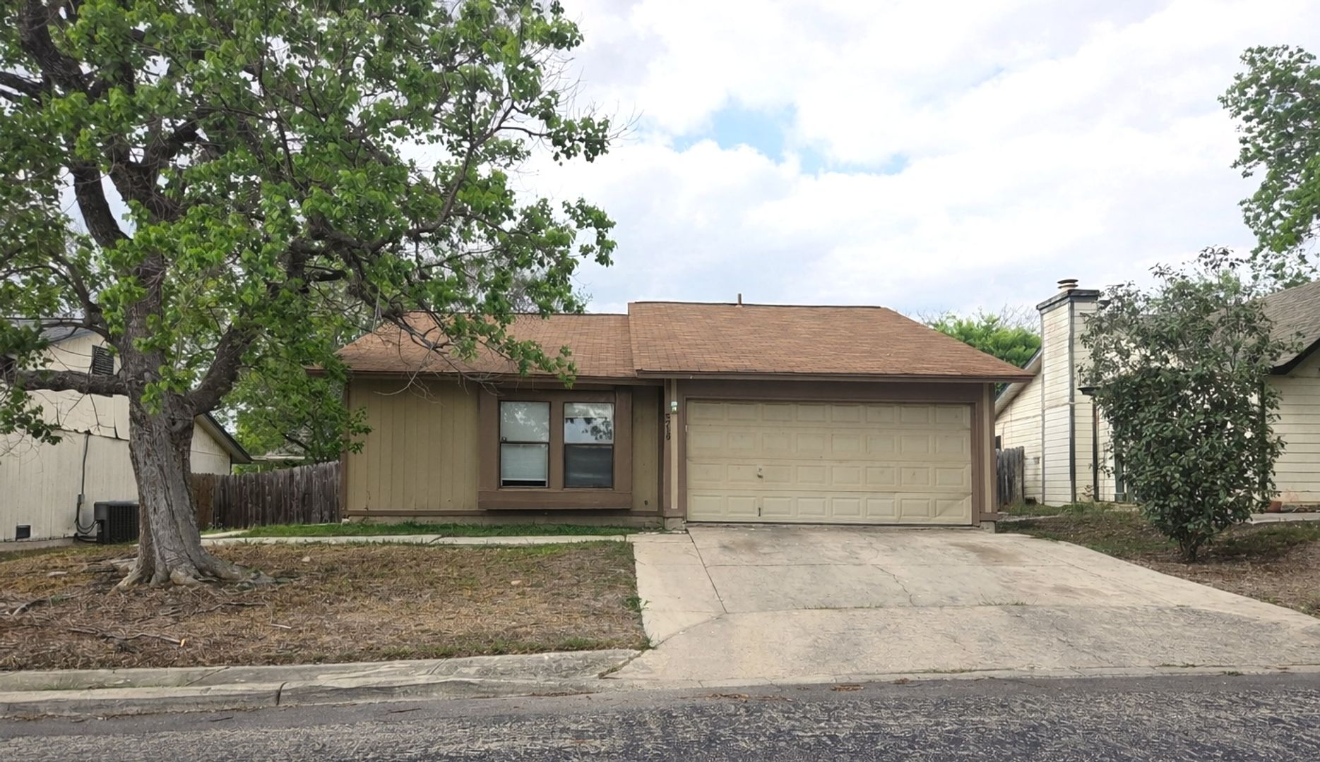 San Antonio House: 5719 Country Sun