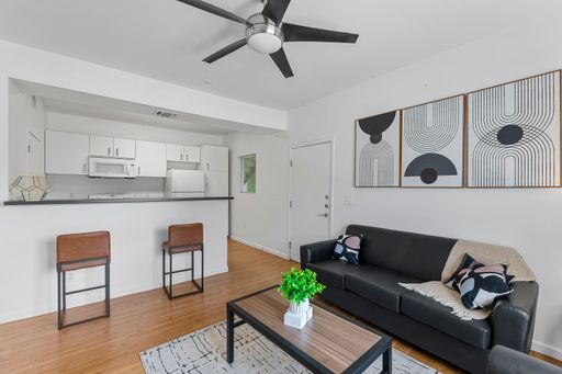 Bright Modern 2 Bedroom Apartment on TxState Bus Route - 100% Off First Full Month's Rent