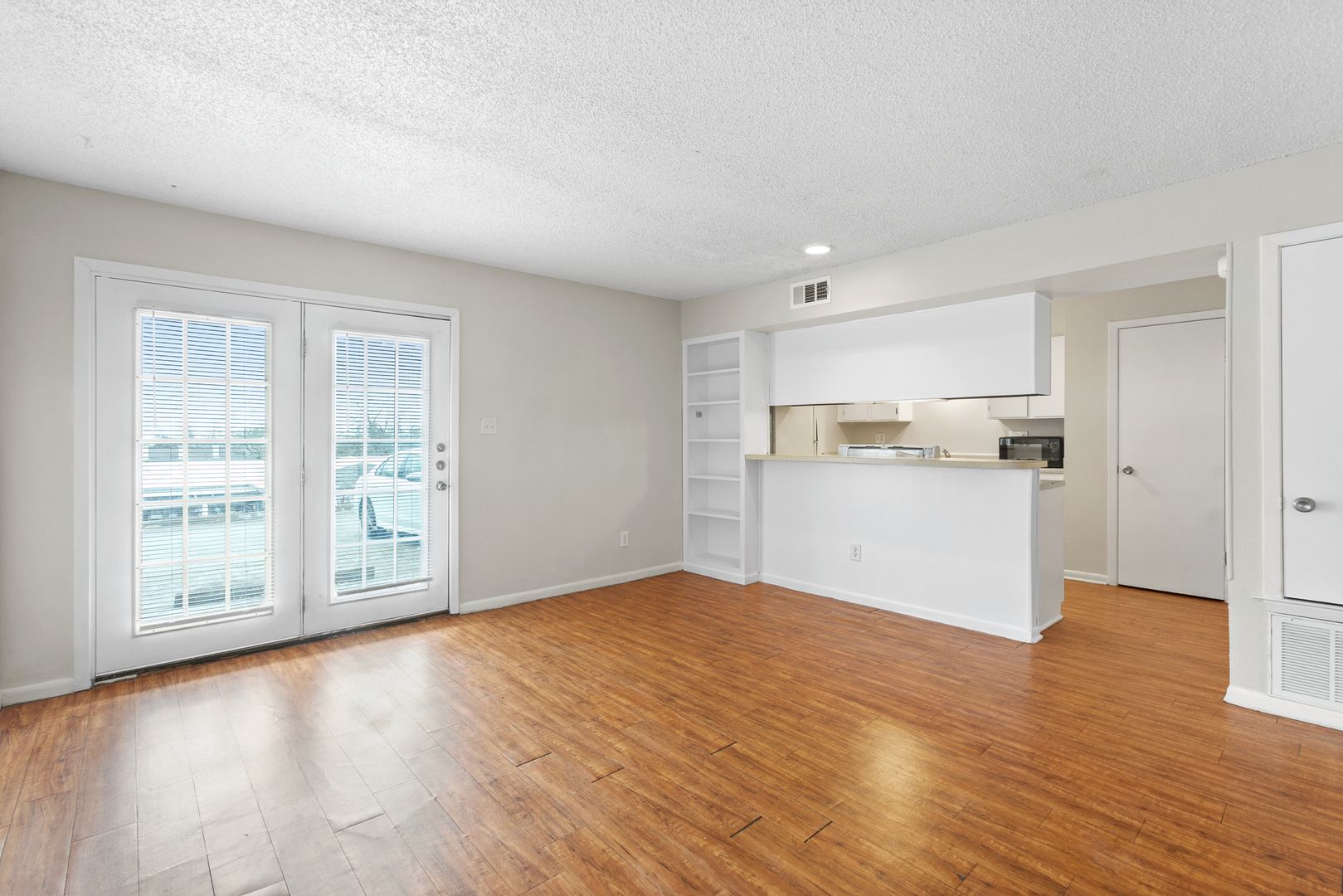 San Marcos Apartment: 1229 N. LBJ