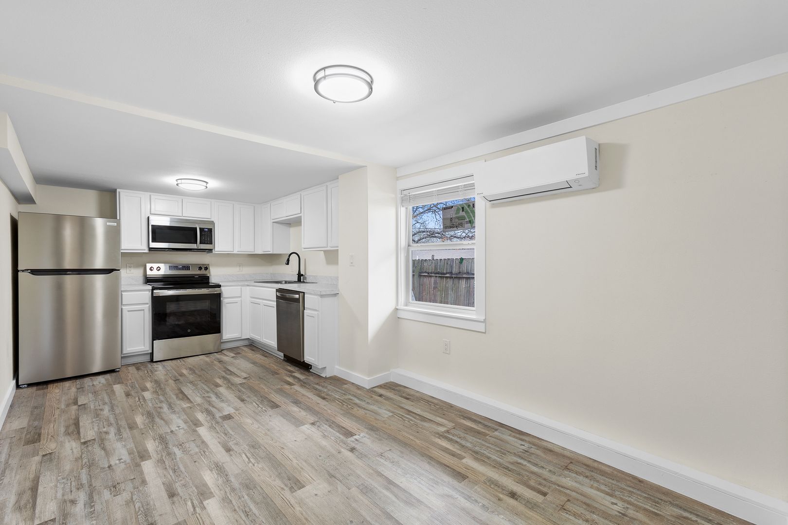 San Marcos Apartment: 407 Sarah St