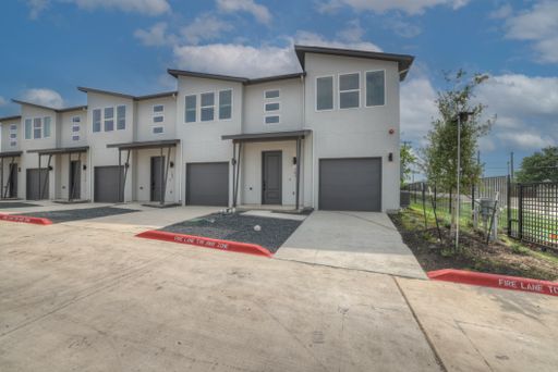 MODERN 3 BEDROOM, 2.5 BATHROOM TOWNHOMES MINUTES FROM I-35! – photo 1