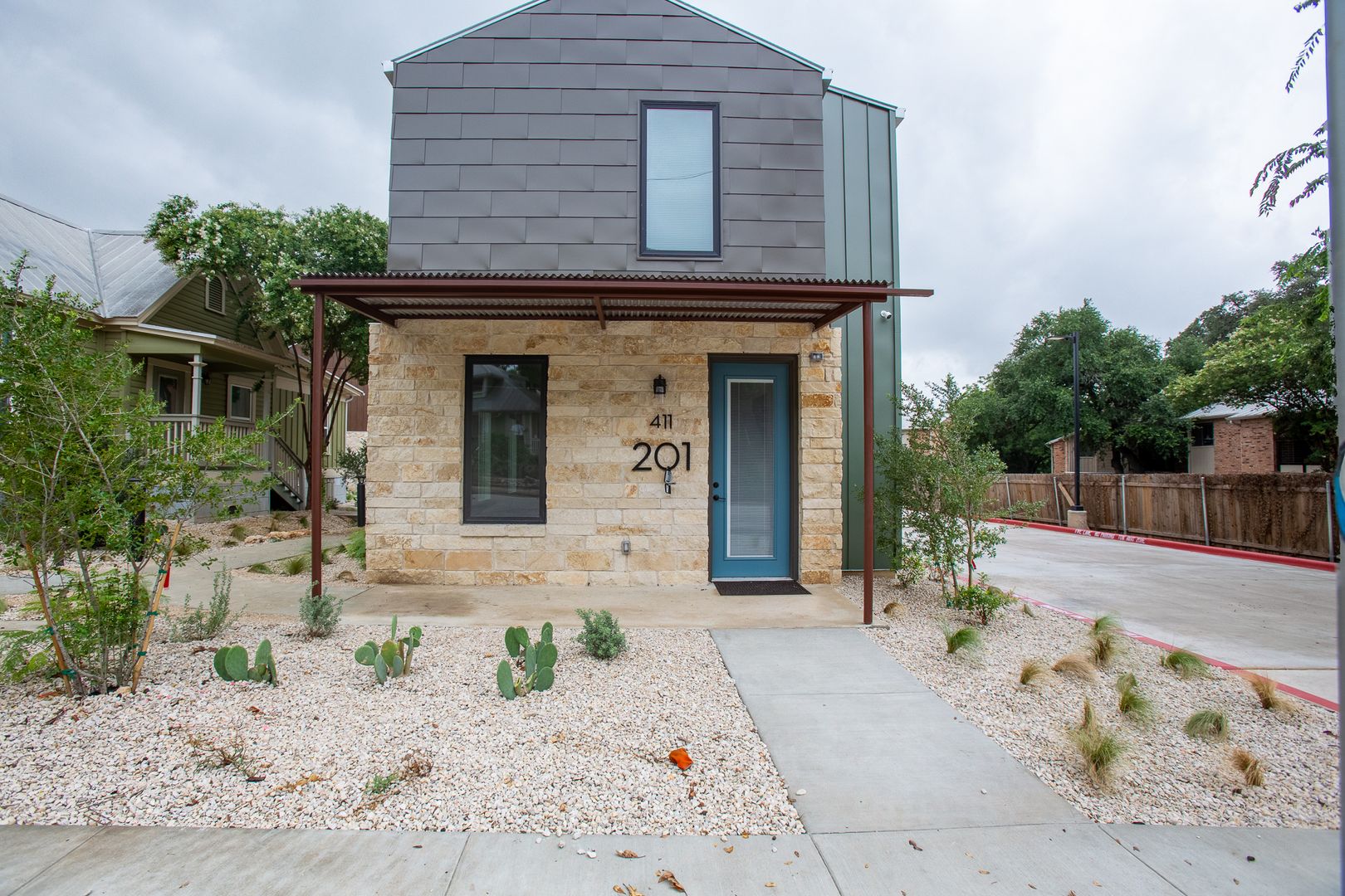 San Marcos Townhome: 411 W San Antonio St