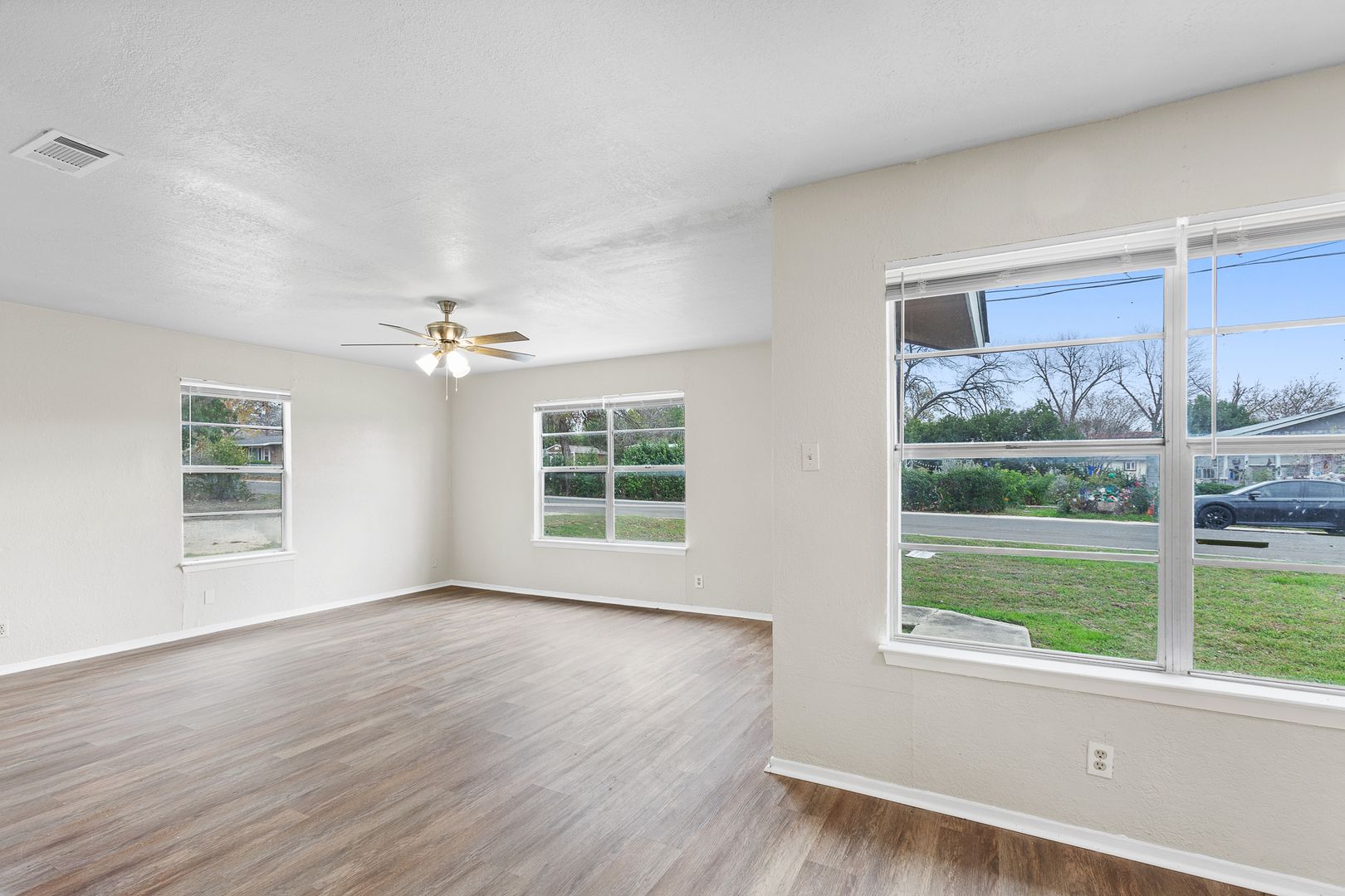 San Marcos Apartment: 101/103 Lockhart St.